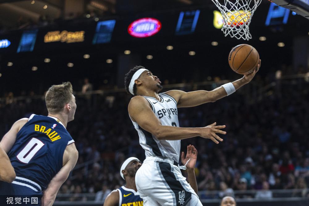 和电视机前 和电视机前